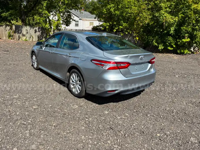 Trunk crease above taillight